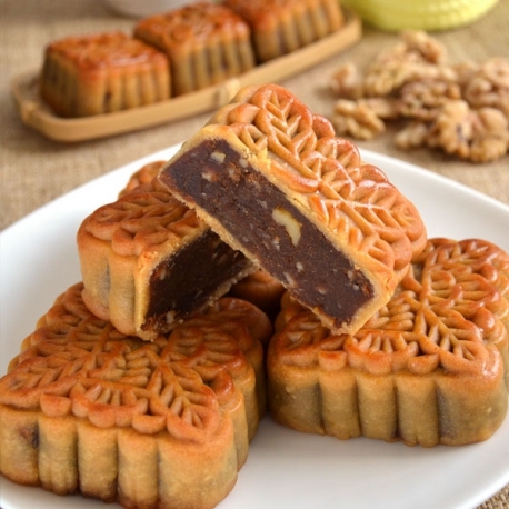 Red Date Paste Mooncake with Walnut Red Date Paste Mooncake with Walnut